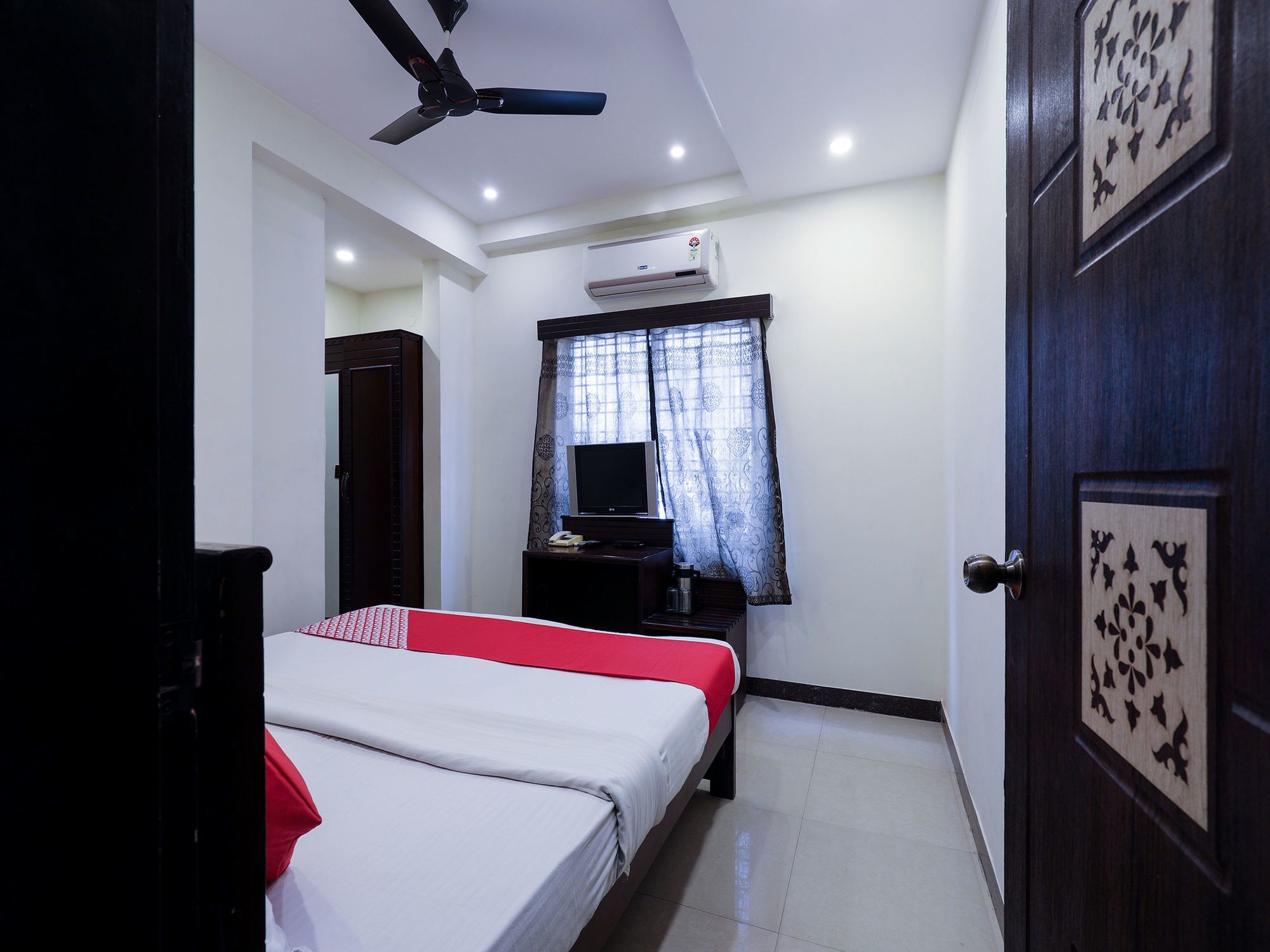 Oyo 16539 Grand Sandarshini Inn Hyderabad Exterior foto