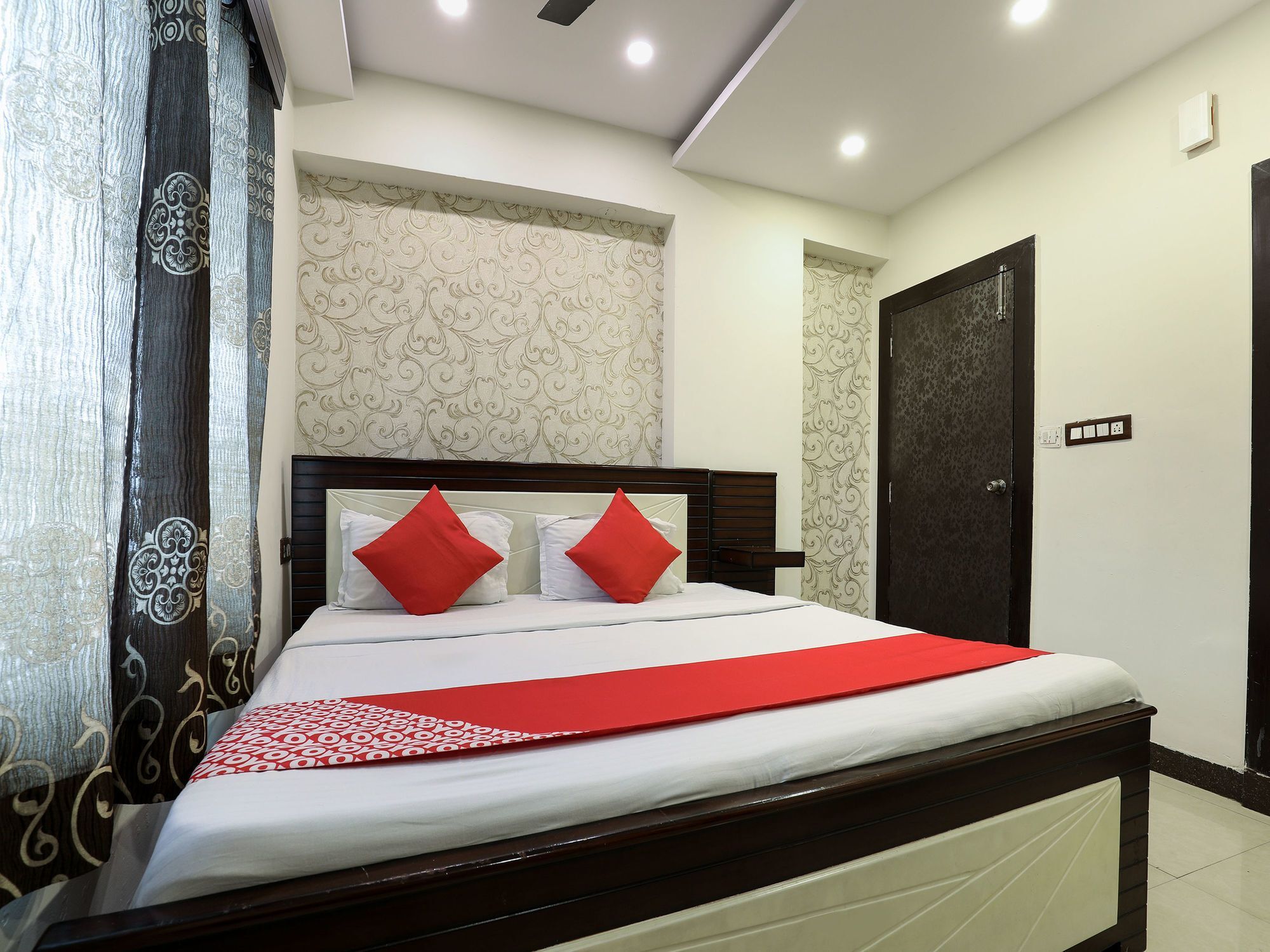 Oyo 16539 Grand Sandarshini Inn Hyderabad Exterior foto