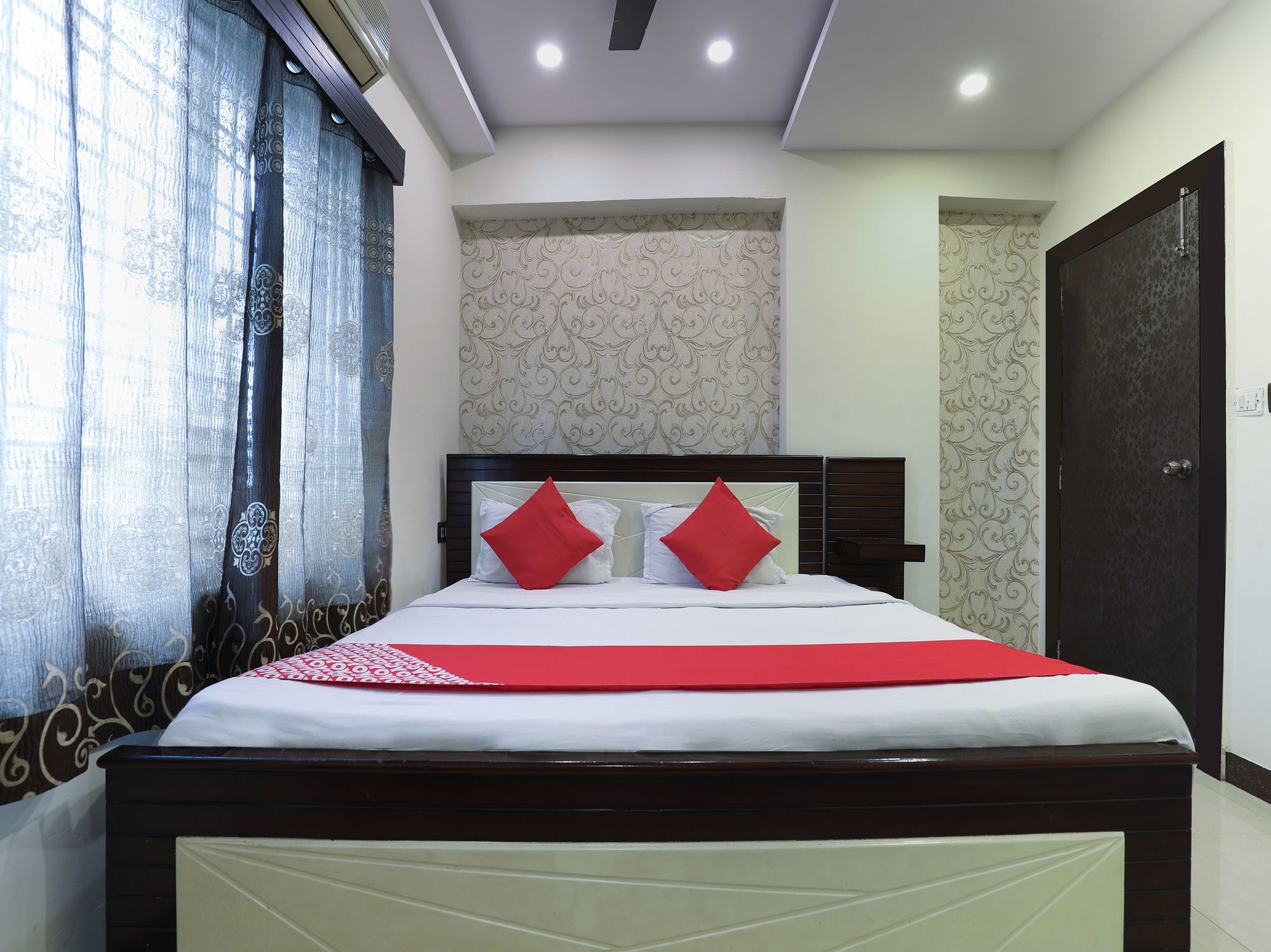 Oyo 16539 Grand Sandarshini Inn Hyderabad Exterior foto