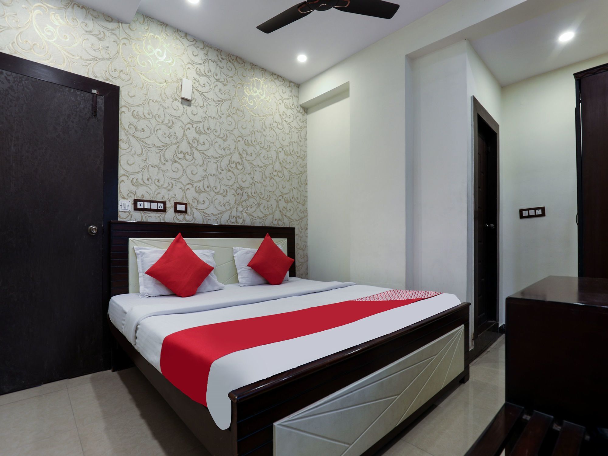 Oyo 16539 Grand Sandarshini Inn Hyderabad Exterior foto