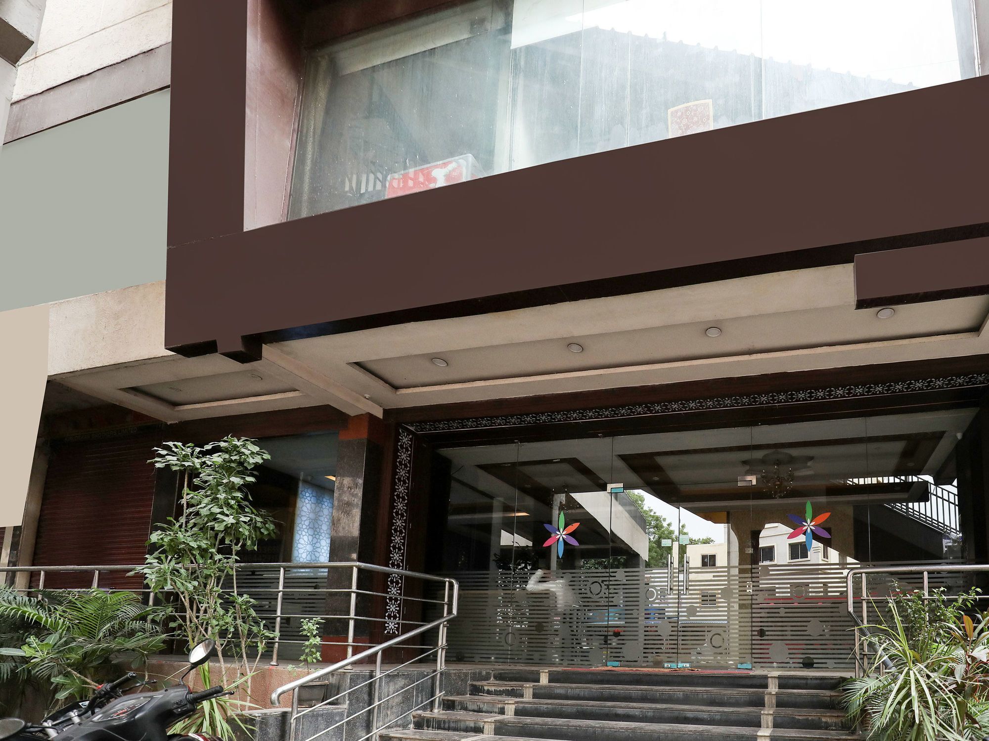 Oyo 16539 Grand Sandarshini Inn Hyderabad Exterior foto