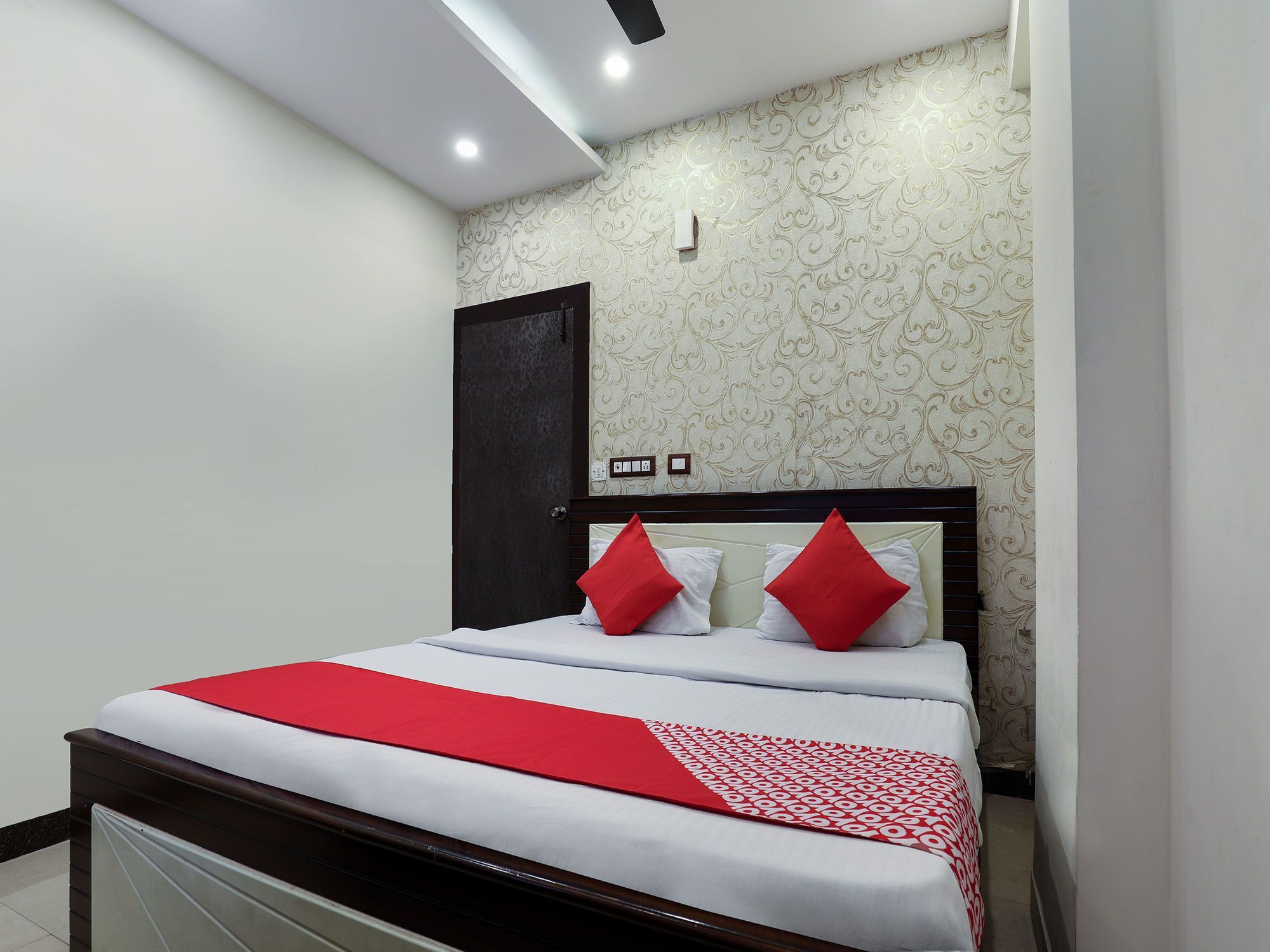 Oyo 16539 Grand Sandarshini Inn Hyderabad Exterior foto